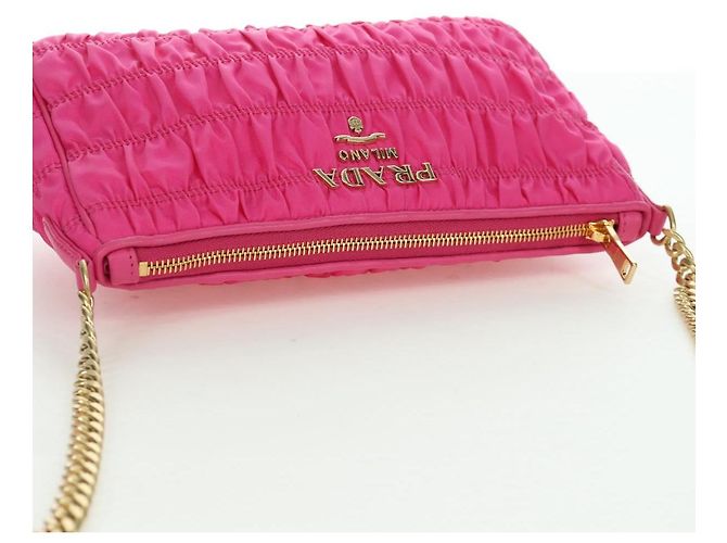 Borsa a spalla con catena Prada in nylon rosa e oro 1BH152 Auth SW2261SAM D'oro - vista 6