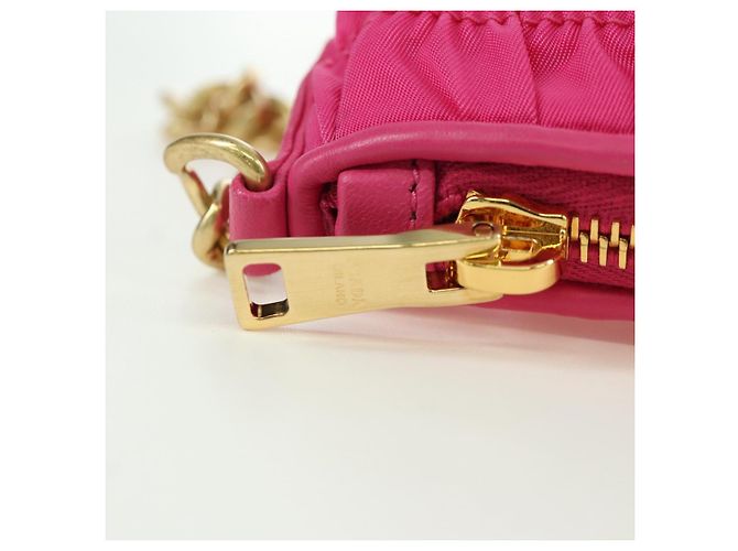 Borsa a spalla con catena Prada in nylon rosa e oro 1BH152 Auth SW2261SAM D'oro - vista 9