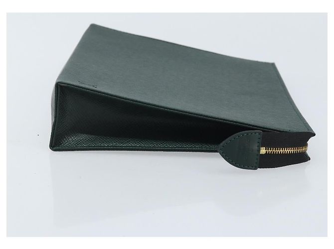 LOUIS VUITTON Poche Toilette Taiga 26 Epicea LV Auth BAZ284 - vista 3