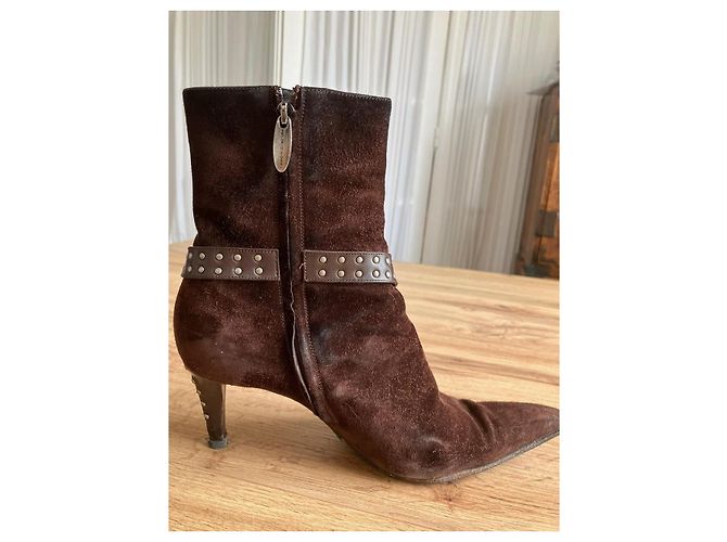 Bellissime ankle boot in pelle scamosciata marrone Sergio Rossi. - vista 2