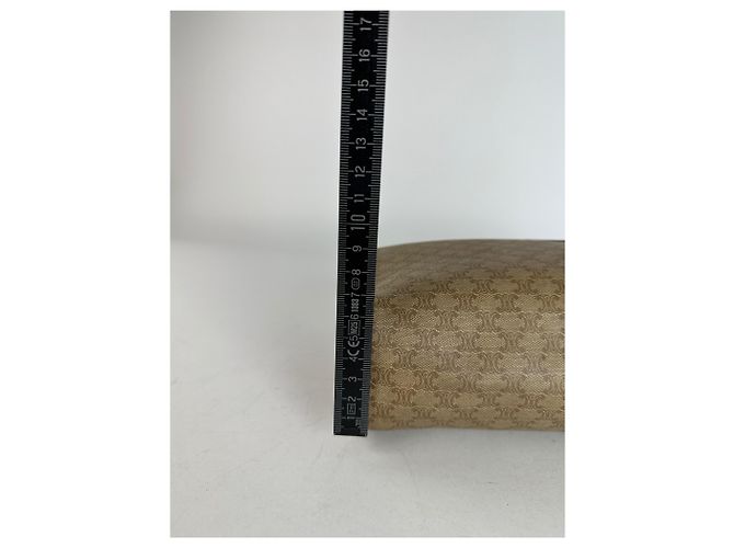 Céline Clutch in pelle monogramma Triomphe Celine Paris vintage beige marrone - vista 14