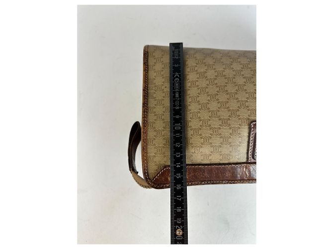 Céline Clutch in pelle monogramma Triomphe Celine Paris vintage beige marrone - vista 7