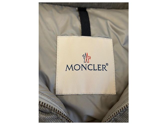 Chaqueta Moncler de Plumas Gris Acolchada - vista 3