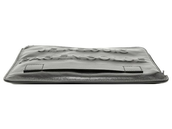 Clutch Chanel in pelle di vitello nera usurata Je Ne Suis Pas En Solde - vista 3
