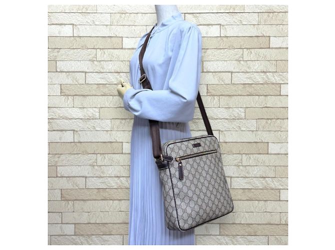 Bolso Mensajero GG Supreme de Gucci Castaño Beige - vista 2