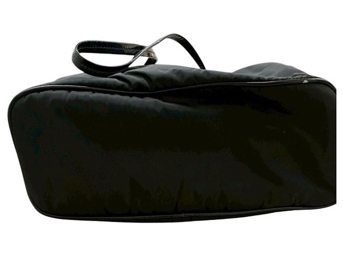 Bolso tote negro de nylon con logo triangular de Prada - vista 3