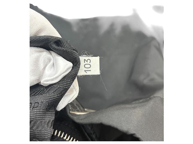 Bolso tote negro de nylon con logo triangular de Prada - vista 9