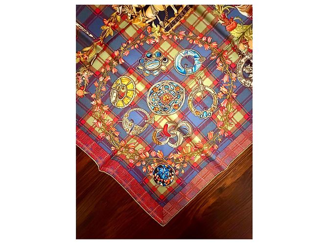Hermès: Quadrat mit dem Titel 'Fleurs d'Ecosse' 90 cm Mehrfarben - Ansicht 10