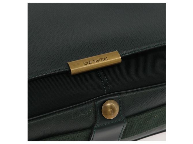 LOUIS VUITTON Borsa a Spalla Taiga Victor Épicea M30144 LV Auth ka3543 - vista 10