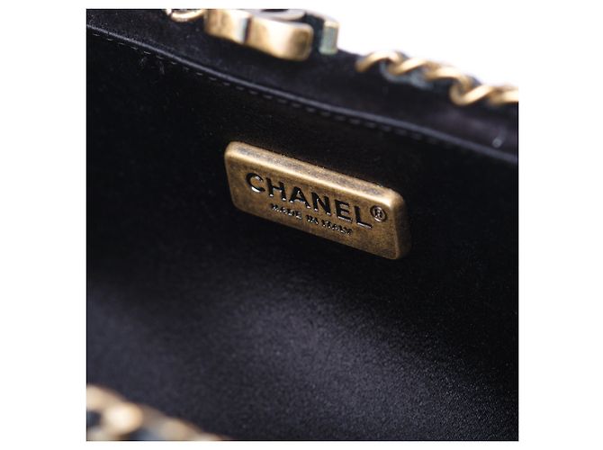 Gabrielle Clutch in velluto nero ricamato in oro di Chanel – anni '10 - Ansicht 10