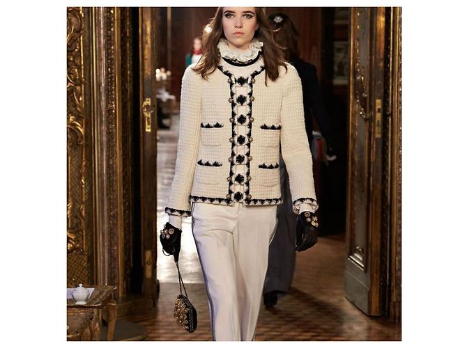 Gabrielle Clutch in velluto nero ricamato in oro di Chanel – anni '10 - Ansicht 2