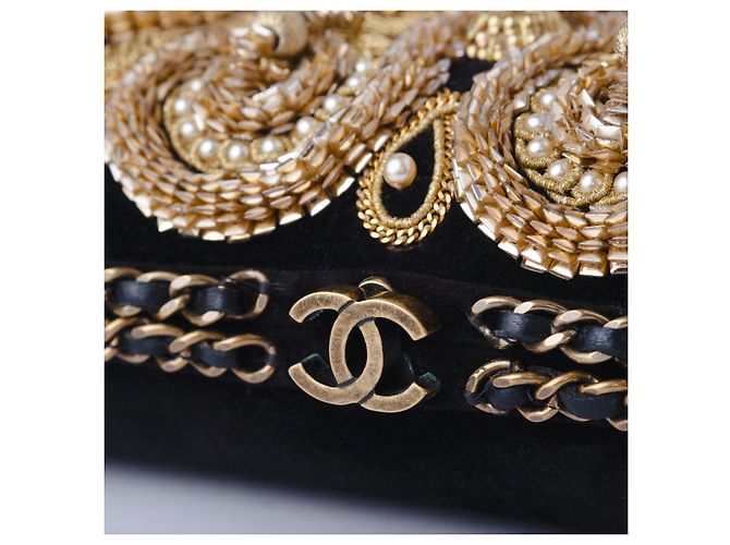 Gabrielle Clutch in velluto nero ricamato in oro di Chanel – anni '10 - Ansicht 3