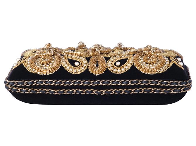 Gabrielle Clutch in velluto nero ricamato in oro di Chanel – anni '10 - Ansicht 7