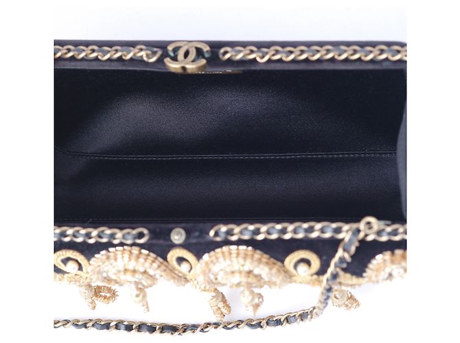 Gabrielle Clutch in velluto nero ricamato in oro di Chanel – anni '10 - Ansicht 9