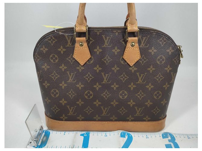 Bolsa Alma Louis Vuitton em canvas Monogram MM Multicor - vista 2