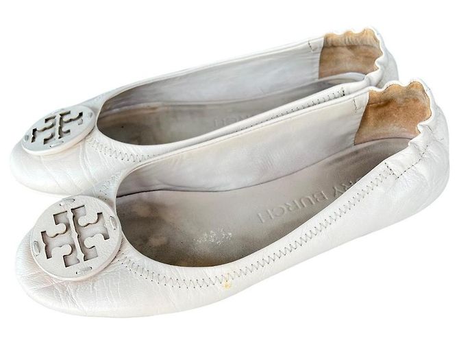 Sapatilhas Tory Burch em couro bege - vista 2