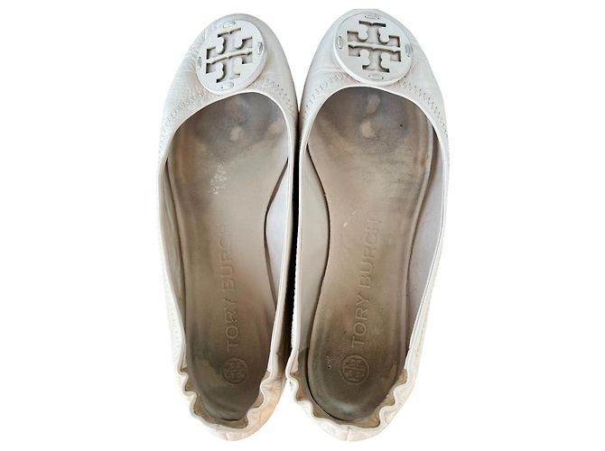 Sapatilhas Tory Burch em couro bege - vista 3