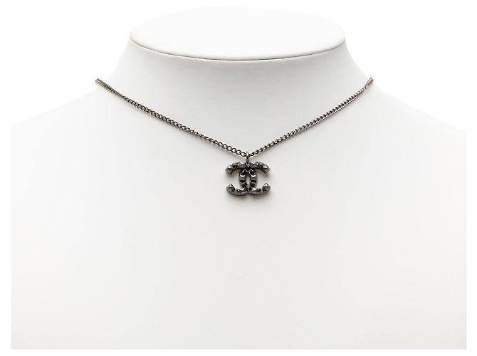 Chanel graue CC plattierte Messing Spike Anhänger Halskette Braun - Ansicht 5