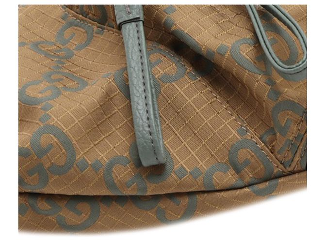 Belt bag in nylon ripstop GG marrone di Gucci - vista 8