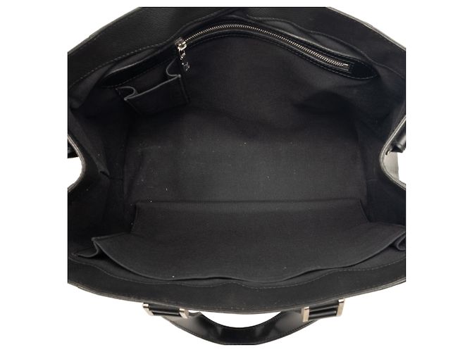 Louis Vuitton Nero Taiga Kasbek PM - vista 4