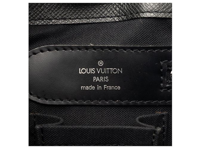 Louis Vuitton Nero Taiga Kasbek PM - vista 5