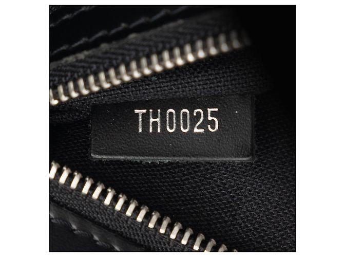 Louis Vuitton Nero Taiga Kasbek PM - vista 6