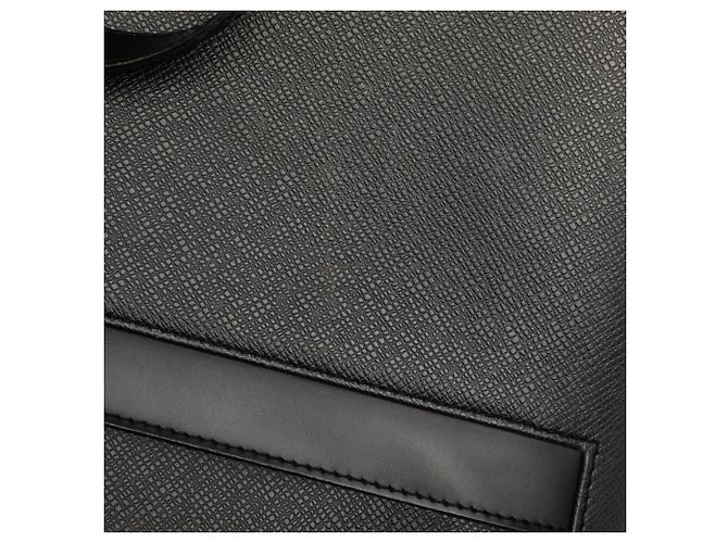 Louis Vuitton Nero Taiga Kasbek PM - vista 7