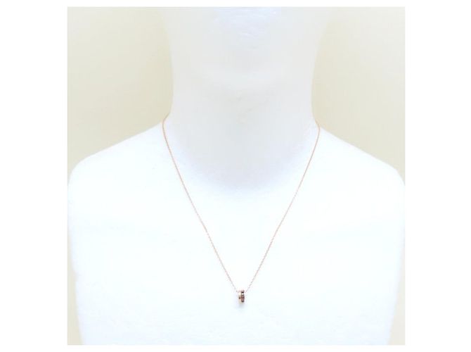 Collier Mini Pendentif Quatre Classic de Boucheron - vue 3