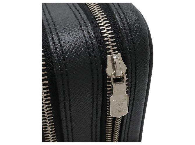 Clutch Pavel Taiga Louis Vuitton Nero - vista 5