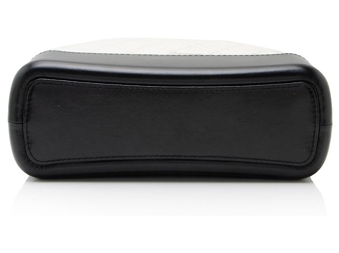Chanel Gabrielle Médio Hobo em Couro de Bezerro Envelhecido Preto - vista 4