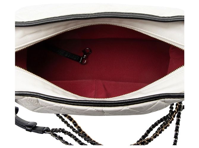 Chanel Gabrielle Médio Hobo em Couro de Bezerro Envelhecido Preto - vista 7