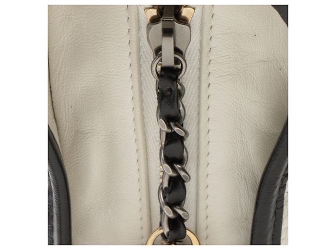 Chanel Gabrielle Médio Hobo em Couro de Bezerro Envelhecido Preto - vista 9