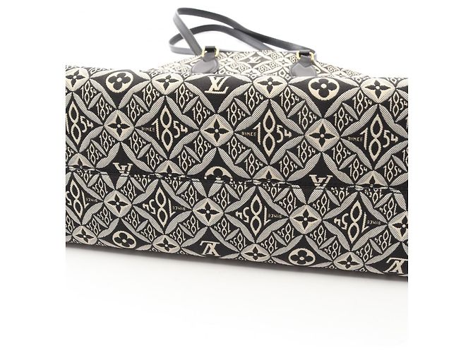 Borsa tote Monogram Jacquard OnTheGo GM di Louis Vuitton Grigio - vista 3