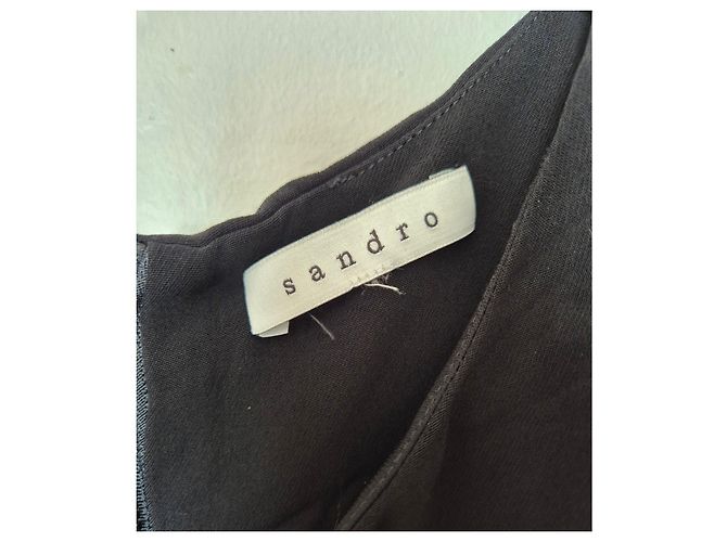 Vestido negro Sandro
Vestido Sandro talla 36 S negro, parte superior drapeada con mangas murciélago - vista 4