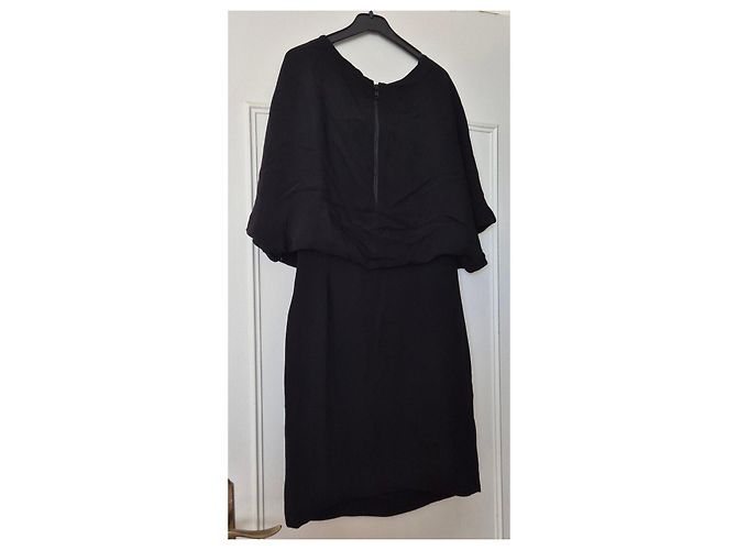 Vestido negro Sandro
Vestido Sandro talla 36 S negro, parte superior drapeada con mangas murciélago - vista 7