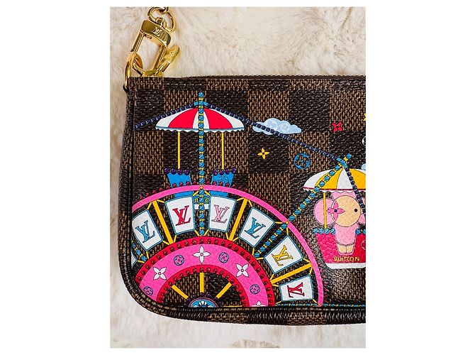 Vivienne Louis Vuitton Mini Pochette Accessori – Edizione Limitata Natale 2020 Marrone Rosa - vista 3
