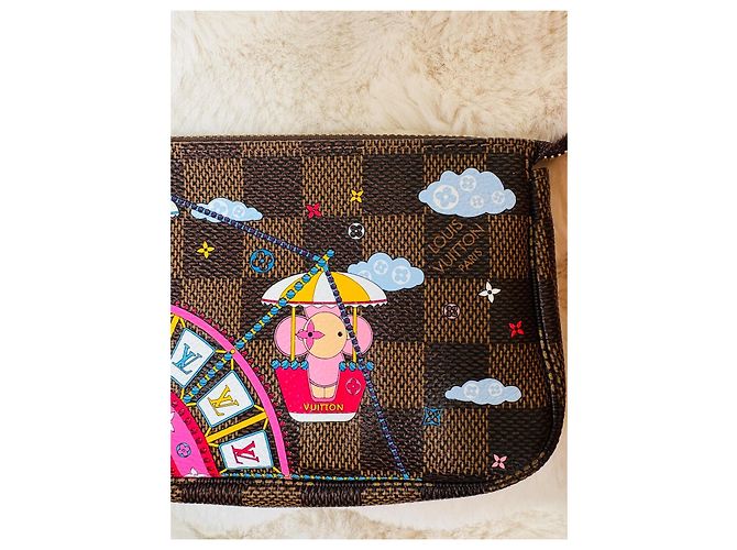 Vivienne Louis Vuitton Mini Pochette Accessori – Edizione Limitata Natale 2020 Marrone Rosa - vista 4