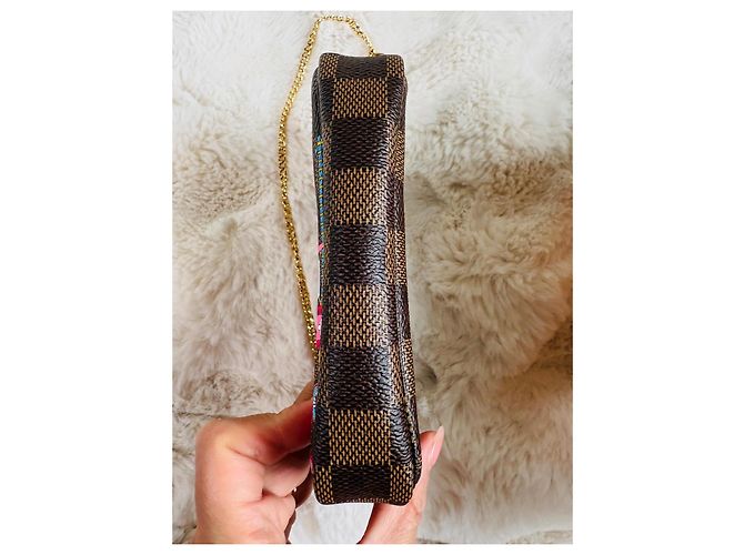 Vivienne Louis Vuitton Mini Pochette Accessori – Edizione Limitata Natale 2020 Marrone Rosa - vista 9