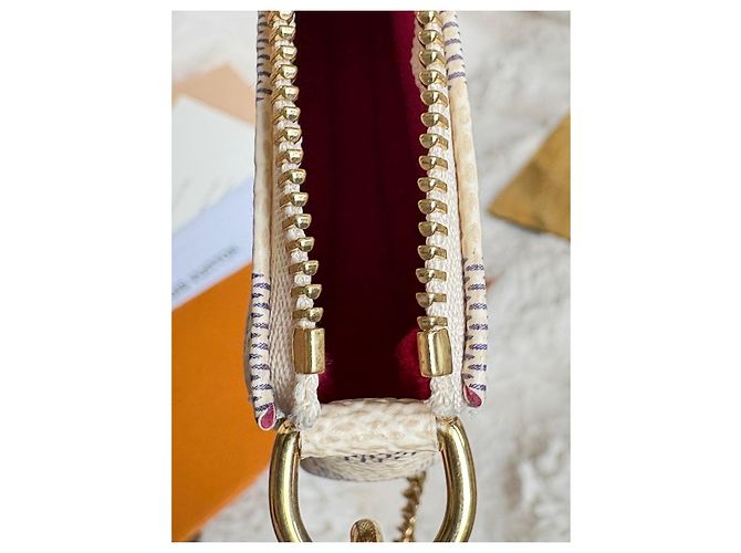 Louis Vuitton Mini Pochette Accessoires "Vivienne Hollywood" – Edizione Limitata Rosa Bianco - vista 11