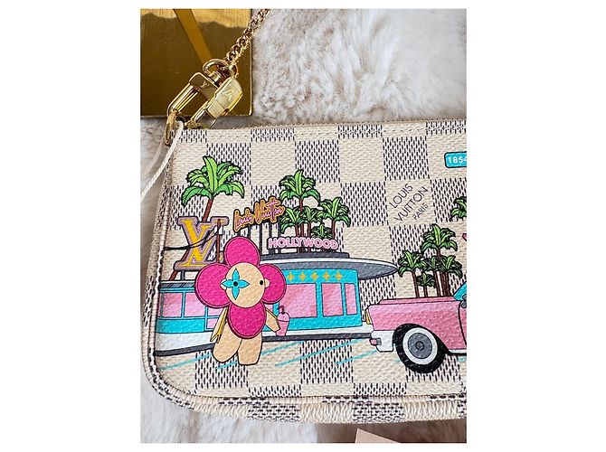 Louis Vuitton Mini Pochette Accessoires "Vivienne Hollywood" – Edizione Limitata Rosa Bianco - vista 3