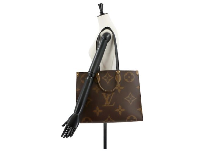 Borsa Onthego GM Monogram Gigante Louis Vuitton Monogramma - vista 10