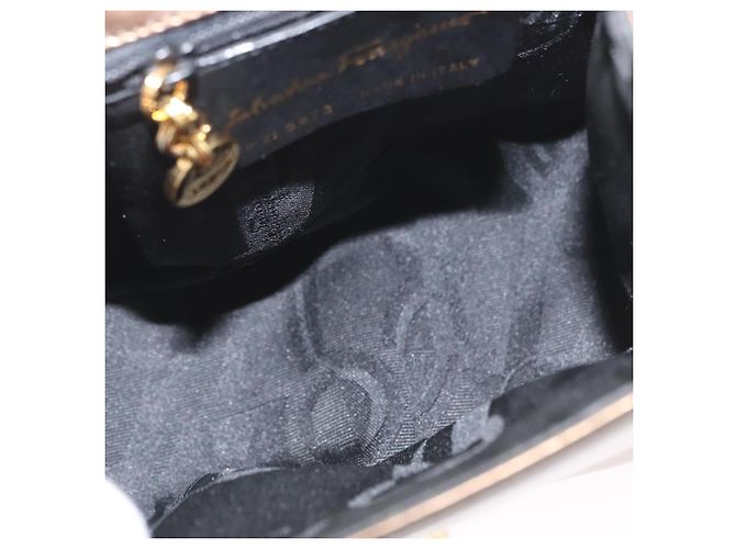 Salvatore Ferragamo Borsa a mano Gancini in pelle verniciata marrone e oro Auth hk3581 D'oro - vista 15