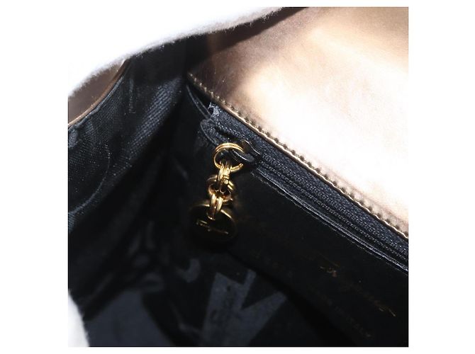 Salvatore Ferragamo Borsa a mano Gancini in pelle verniciata marrone e oro Auth hk3581 D'oro - vista 18