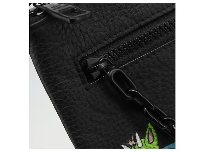 LOUIS VUITTON Taurillon Clemence LV Friend Pochette A4 Nera M80147 Auth YKZ1165SAM Nero - vista 15