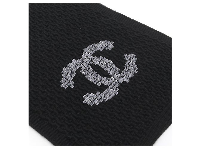 Timeless Chanel Coco Mark Cashmere Schal in Schwarz - Ansicht 2