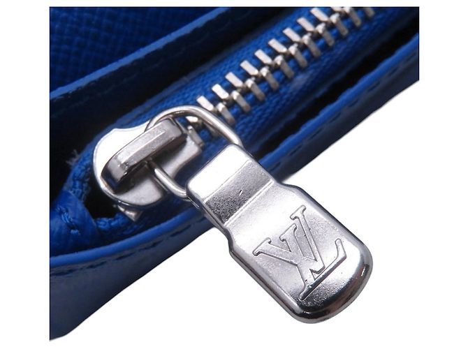 Brazza Louis Vuitton Taiga V-Shape Long Wallet Black Blue - view 9