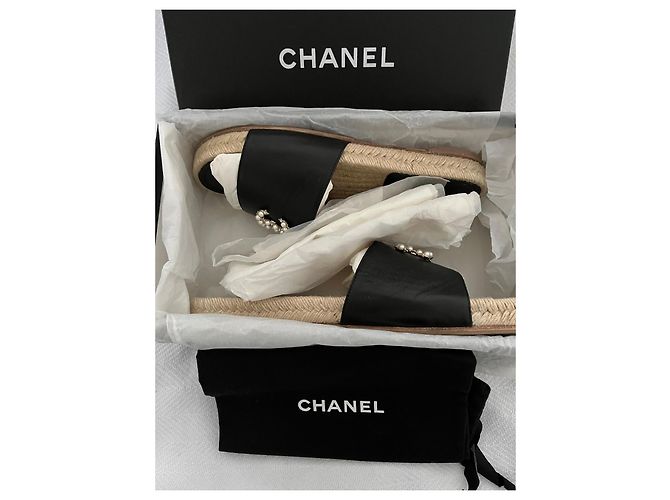 Chanel Espadrilles aus schwarzem Leder mit Perlen CC - Ansicht 9