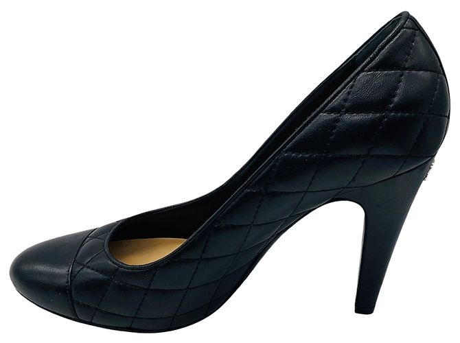 Pumps in pelle trapuntata Chanel nera / argento con logo CC Nero - vista 3