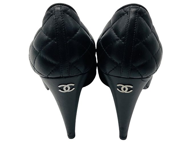 Pumps in pelle trapuntata Chanel nera / argento con logo CC Nero - vista 5