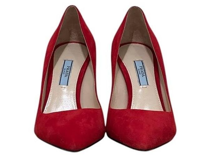 NWOB Prada Rote Wildleder Pumps mit Spitzem Zeh Größe 37,5 Gebraucht - Ansicht 2